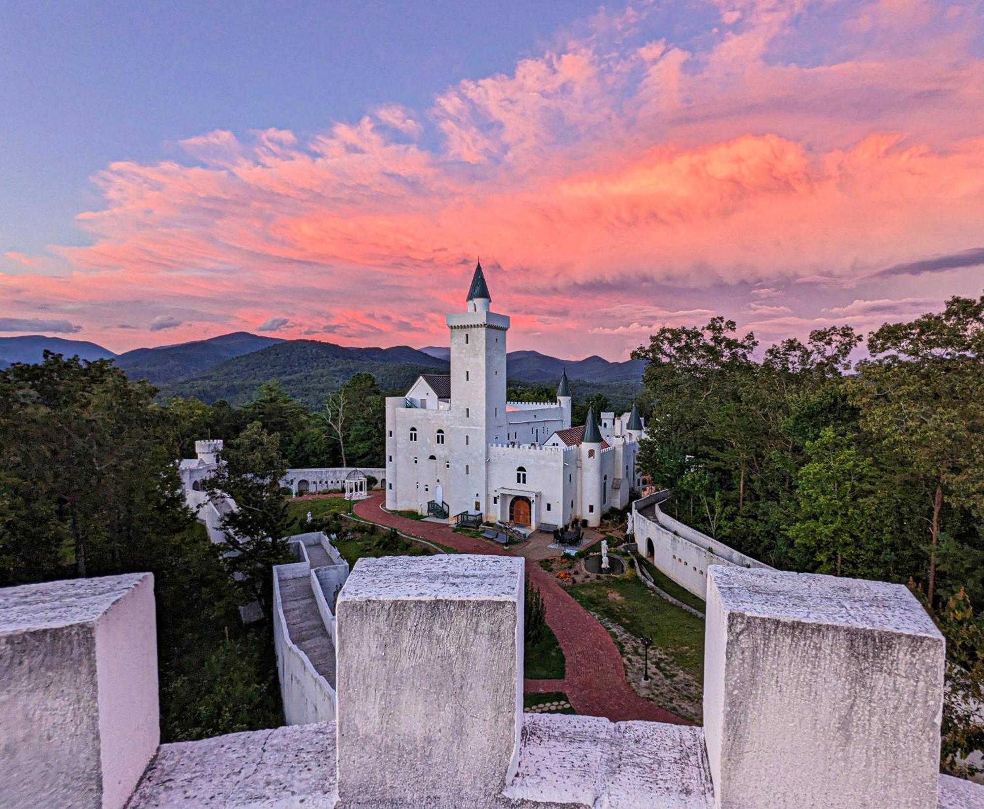 Uhuburg Castle Bed & Breakfast Helen Bagian luar foto