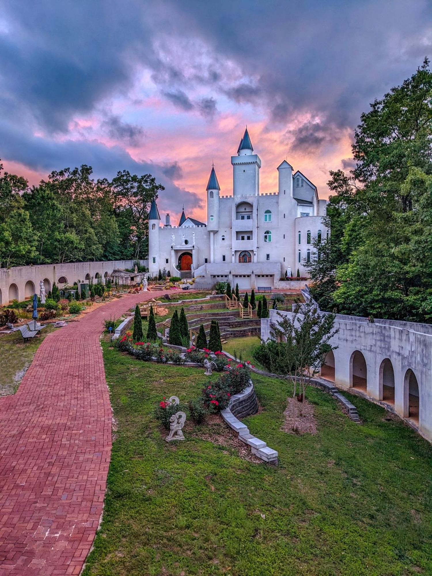 Uhuburg Castle Bed & Breakfast Helen Bagian luar foto